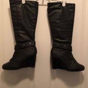 🥾 Black Wedge Boots WB08